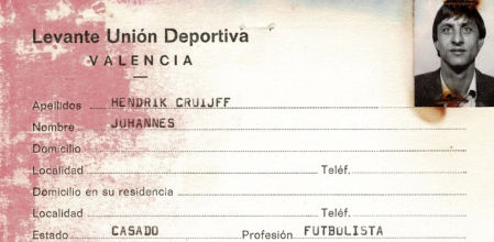 La ficha federativa de Johan Cruyff como jugador granota