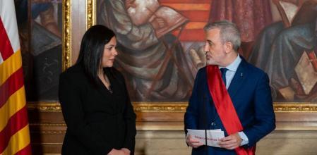 Belbeida recibe el acta de concejal de manos del alcalde Collboni, este viernes