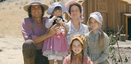 Los adultos Michael Landon (Charles Ingalls) y Karen Grassle (Caroline) y las jóvenes Lindsay o Sydney Greenbush (Carrie),&nbsp;Melissa Gilbert (Laura), y Melisssa Sue Anderson (Mary )