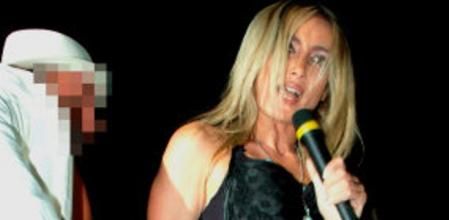 Patrizia D'Addario, quien asegura que cobró 1.000 euros por asistir a una de las celebraciones del primer ministro italiano, Silvio Berlusconi