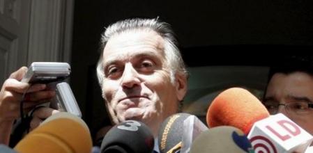 Una multitud de periodistas esperaba a Bárcenas a la salida del tribunal