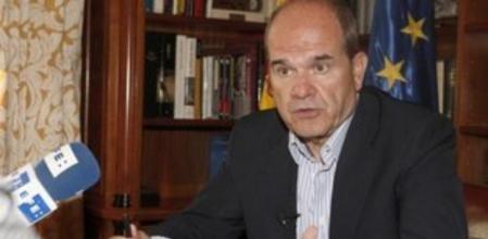 El vicepresidente tercero del Gobierno, Manuel Chaves, durante la entrevista.