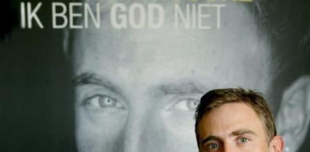 Fotografía de archivo del ciclista belga FrankVandenbroucke durante la presentación de su libro 'Ik Ben God Niet / Je ne suis pas Dieu', en Gent, Bélgica