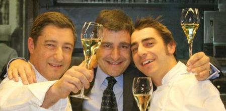 Los hermanos Roca (Joan, Josep y Jordi), que regentan el restarurante Celler de Can Roca, celebran entrar en el club de los tres estrellas Michelín