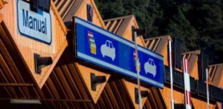 Peaje con las barreras subidas