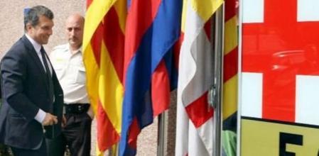 El presidente del F.C. Barcelona, Joan Laporta, a su llegada a las oficinas del club, antes de la reunión que ha mantenido con el presidente electo del club, Sandro Rosell