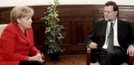 El presidente del PP, Mariano Rajoy, y la canciller alemana, Ángela Merkel