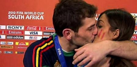 Uno de los momentos más simpáticos y esperado fue el beso entre Iker Casillas y Sara Carbonero