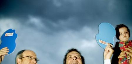 El presidente de la Generalitat, José Montilla, junto al alcalde de Barcelona, Jordi Hereu, celebran la llegada de la L5 de metro al Carmel