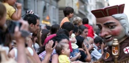 El tiempo se alió con la fiesta y los barceloneses inundaron las calles para asistir a los festejos de la Mercè, como la cabalgata