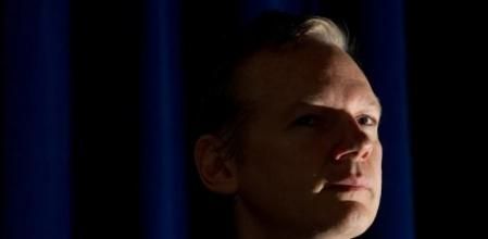 Julian Assange, durante la rueda de prensa que ofreció en Londres