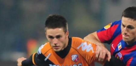 Ricky Van Wolfswinkel (i) juega en el Utrecht y lleva anotados 16 goles en lo que va de temporada