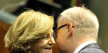 Elena Salgado habla con el comisario de Asuntos Económicos de la EU, Olli Rehn antes de la reunión de los ministros de economía de la unión (ECOFIN)