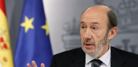 El vicepresidente primero del Gobierno, Alfredo Pérez Rubalcaba, durante la rueda de prensa tras el Consejo de Ministros