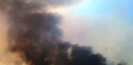 Columnas de humo en el lugar donde ha habido un ataque norcoreano con obuses contra una isla de Corea del Sur