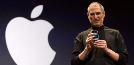 Steve Jobs durante la presentación del nuevo iPhone, en el Macworld Expo en San Francisco, California (EE.UU.) el 9 de enero de 2007