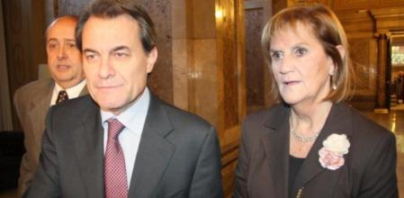 Artur Mas y Núri de Gispert, minutos antes de ingresar al Parlament