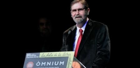 Ramon Solsona, en el momento de recoger su premio en Viladecans