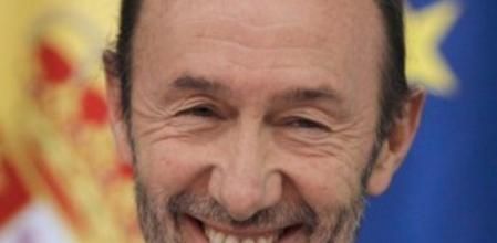 El vicepresidente primero del Gobierno, Alfredo Pérez Rubalcaba, durante una rueda de prensa