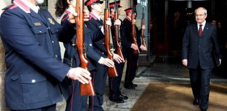 El hasta hoy presidente de la Generalitat en funciones, José Montilla, abandona el Parlament
