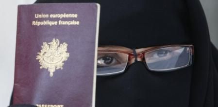 Francia prohibe el uso del burka y el niqab en espacios públicos