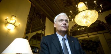 Ferran Mascarell, en la sede de la conselleria de la rambla Santa Mònica