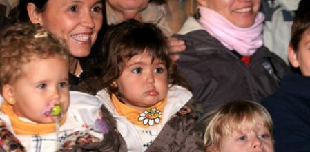 La llegada de los Magos ha llenado de ilusión a muchos niños en las distintas cabalgatas. En la imagen, la de Tarragona