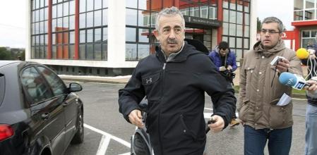 Preciado, tras reunirse con el presidente del Sporting. Su continuidad en el cargo depende de lo que el cuadro gijonés haga hoy en El Sardinero