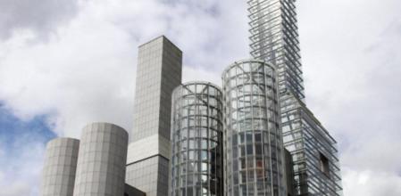 El gran proyecto de Peter Eisenman está formado por seis enormes edificios y dos torres -en la foto- de su colega John Hejduk, que aquel incluyó en su obra.