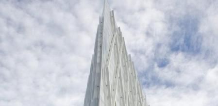 Vista del nuevo edificio de la sede en Catalunya de Telefónica, una torre de 24 plantas situada al inicio de la Avenida Diagonal, diseñado por el arquitecto Enric Massip-Bosch