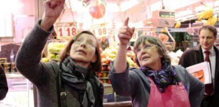 Tura, en su primer acto de las primarias del PSC de Barcelona en el Mercat de la Concepció del barrio de l'Eixample