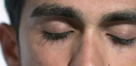 Alberto Contador sigue plenamente concentrado en la aclaración de su polémico caso y mantiene la confianza en que acabará demostrando su inocencia ante los organismos deportivos que le juzgan