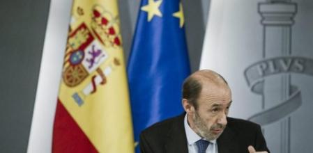 El vicepresidente primero del Gobierno y ministro del Interior, Alfredo Pérez Rubalcaba, en la rueda de prensa posterior al Consejo de Ministros celebrado este viernes