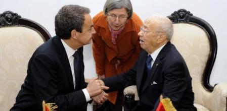 El presidente del Gobierno, José Luis Rodríguez Zapatero, y el primer ministro tunecino, Beji Caid Essebsi, en su reunión al país norteafricano