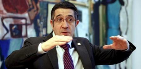 El lehendakari, Patxi López, durante una entrevista