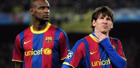 Eric Abidal, junto a Messi en los minutos previos a la disputa del Barça-Arsenal de la Champions League