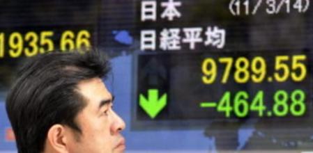 Imagen de un inversor en la bolsa de Tokio