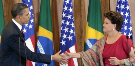 Dilma Rousseff y Obama se saludan tras una intervención conjunta