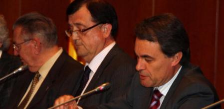 El presidente Artur Mas y el conseller de Empresa i Ocupació, Francesc Xavier Mena, durante la presentación del programa 'Reinicia't'