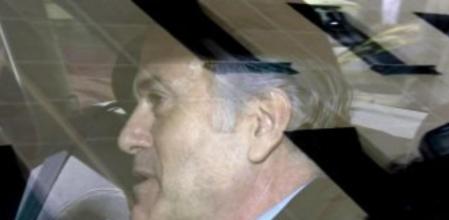 El ex senador y ex tesorero del PP Luis Bárcenas abandona en coche el Tribunal Superior de Justicia de Madrid