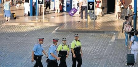 Agentes de Mossos d'Esquadra y de la Guàrdia Urbana, en Barcelona.