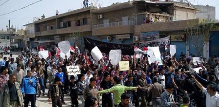Qamishi, foco de revueltas. Manifestación contra el Gobierno ayer en Qamishi, en el nordeste kurdo de Siria, en una foto suministrada por testigos a la agencia France Presse cuya autenticidad no ha podido ser comprobada