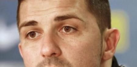 El delantero asturiano del FC. Barcelona, David Villa, durante la rueda de prensa que ofreció este mediodía tras el entrenamiento de la plantilla azulgrana en la Ciudad Deportiva Joan Gamper de Sant Joan Despí, donde preparan el encuentro de ida de cuartos de final de la Liga de Campeones que jugarán el próximo miércoles ante el Shaktar Donetsk de Ucrania