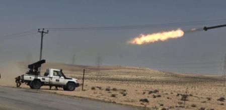 Rebeldes libios en las afueras de Brega.