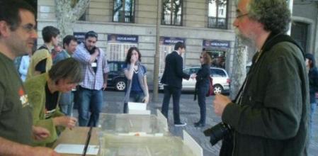 Uno de los puntos de votación de la consulta independentista de Barcelona situado en la Rambla