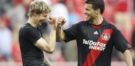 Los jugadores del Bayer Leverkusen Michael Ballack y Stefan Kiessling, en una foto de archivo