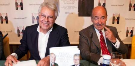 Felipe González y Miquel Roca, durante la presentación del libro '¿Aún podemos entendernos?' en Madrid