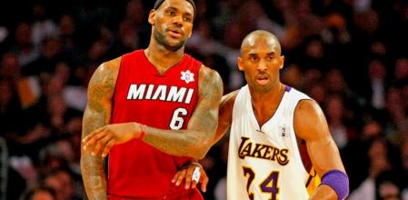 LeBron James de los Miami Heat y Kobe Bryant de los Ángeles Lakers durante un partido en el Staples Center, en Los Angeles, California