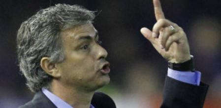 José Mourinho durante el encuentro ante el Barça en la final de Copa del Rey