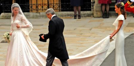 Kate Middleton llega con su padre Michael Middleton y su hermana Philippa Middleton a la Abadía de Westminster